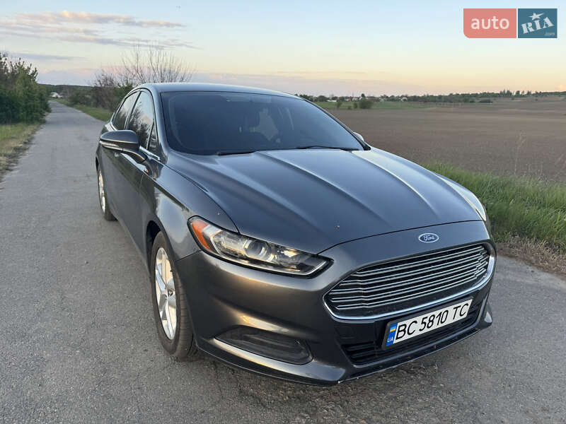 Седан Ford Fusion 2016 в 