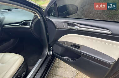 Седан Ford Fusion 2017 в 