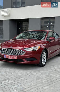 Седан Ford Fusion 2017 в 