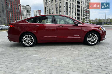 Седан Ford Fusion 2017 в 