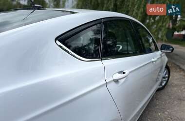 Седан Ford Fusion 2015 в 