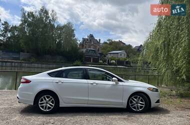 Седан Ford Fusion 2015 в 