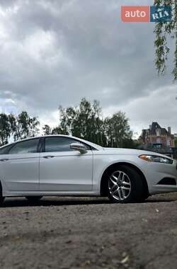 Седан Ford Fusion 2015 в 