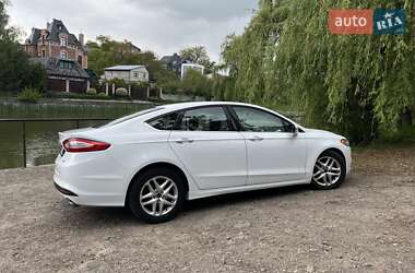 Седан Ford Fusion 2015 в 