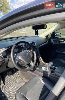 Седан Ford Fusion 2017 в 
