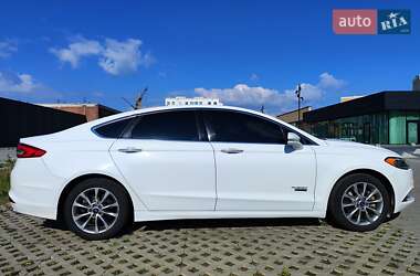 Седан Ford Fusion 2017 в 