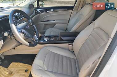 Седан Ford Fusion 2017 в 