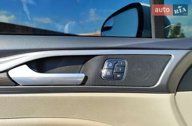 Седан Ford Fusion 2017 в 