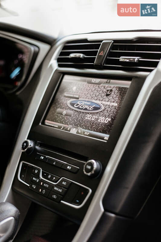 Седан Ford Fusion 2016 в Остроге