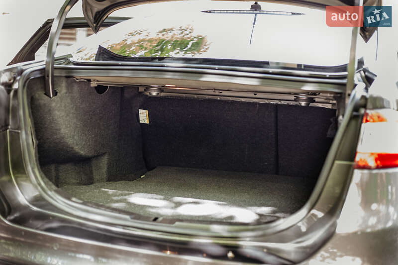 Седан Ford Fusion 2016 в Остроге