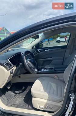 Седан Ford Fusion 2016 в 