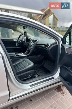 Седан Ford Fusion 2016 в 