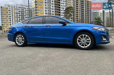 Седан Ford Fusion 2018 в 