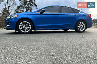 Седан Ford Fusion 2018 в 