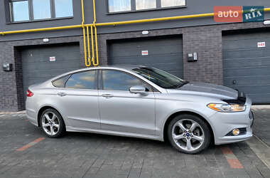 Седан Ford Fusion 2013 в 