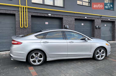 Седан Ford Fusion 2013 в 