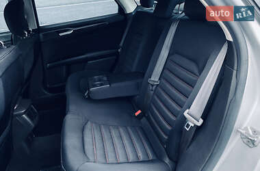Седан Ford Fusion 2013 в 