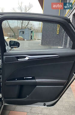 Седан Ford Fusion 2013 в 