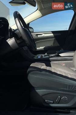 Седан Ford Fusion 2017 в 