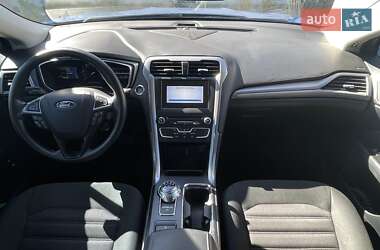 Седан Ford Fusion 2017 в 