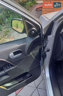Хэтчбек Ford Fusion 2009 в 
