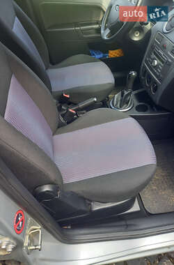 Хэтчбек Ford Fusion 2009 в 