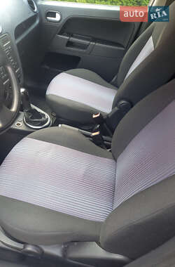 Хэтчбек Ford Fusion 2009 в 