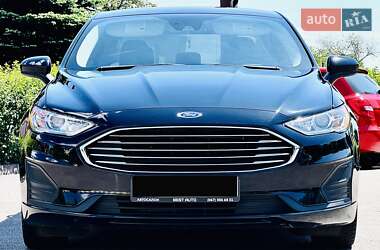 Седан Ford Fusion 2020 в 