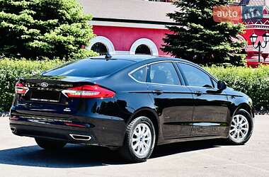 Седан Ford Fusion 2020 в 