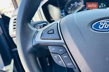 Седан Ford Fusion 2020 в 