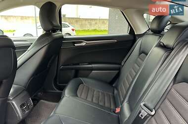 Седан Ford Fusion 2017 в 