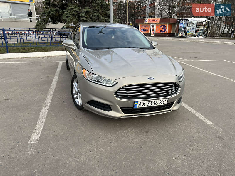 Седан Ford Fusion 2015 в 