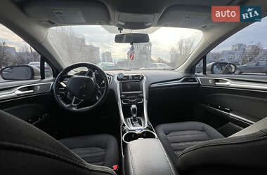 Седан Ford Fusion 2015 в 
