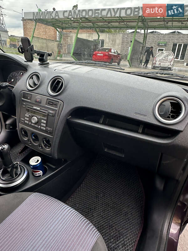 Хэтчбек Ford Fusion 2008 в Чернигове