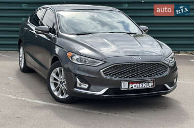 Седан Ford Fusion 2019 в 