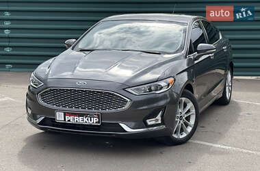 Седан Ford Fusion 2019 в 