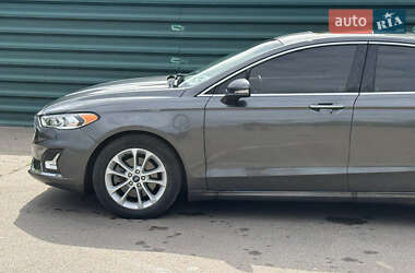Седан Ford Fusion 2019 в 