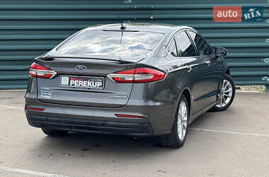 Седан Ford Fusion 2019 в 