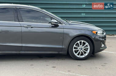 Седан Ford Fusion 2019 в 