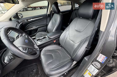 Седан Ford Fusion 2019 в 