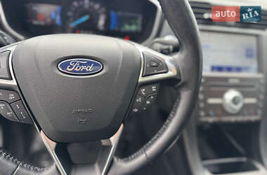 Седан Ford Fusion 2019 в 