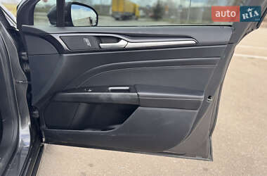 Седан Ford Fusion 2019 в 