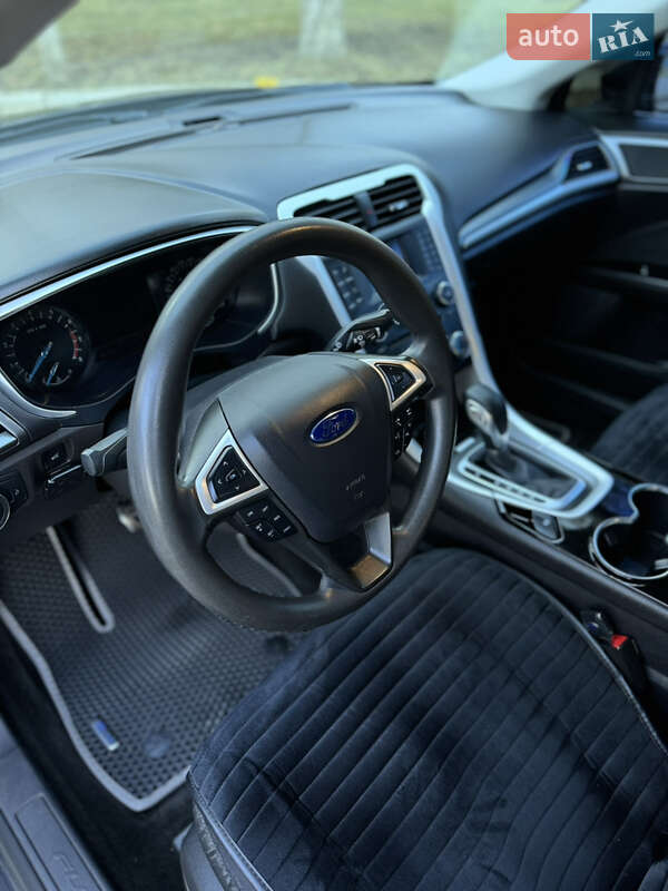 Седан Ford Fusion 2015 в Кицмани