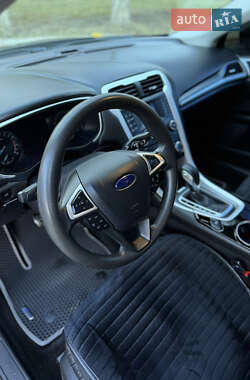 Седан Ford Fusion 2015 в 