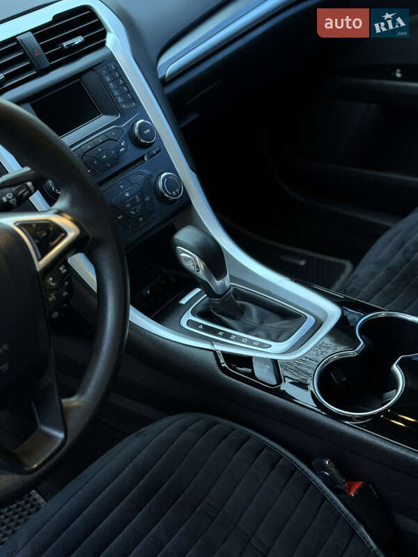 Седан Ford Fusion 2015 в Кицмани