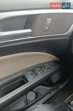Седан Ford Fusion 2018 в 
