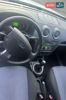 Хэтчбек Ford Fusion 2011 в 