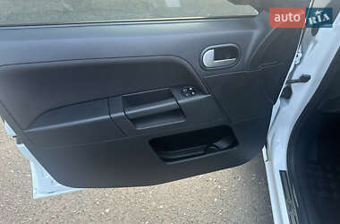 Хэтчбек Ford Fusion 2011 в 