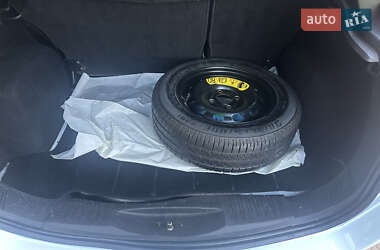 Хэтчбек Ford Fusion 2011 в 