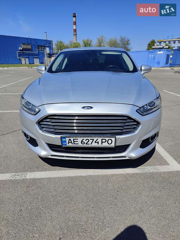 Седан Ford Fusion 2015 в 
